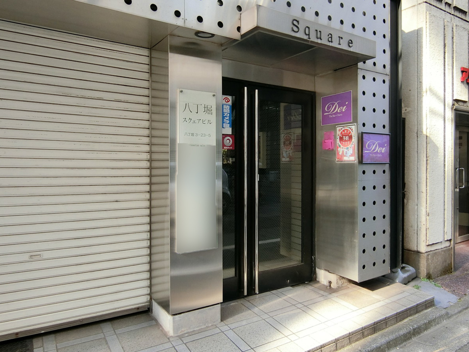 オフィスビル出入口