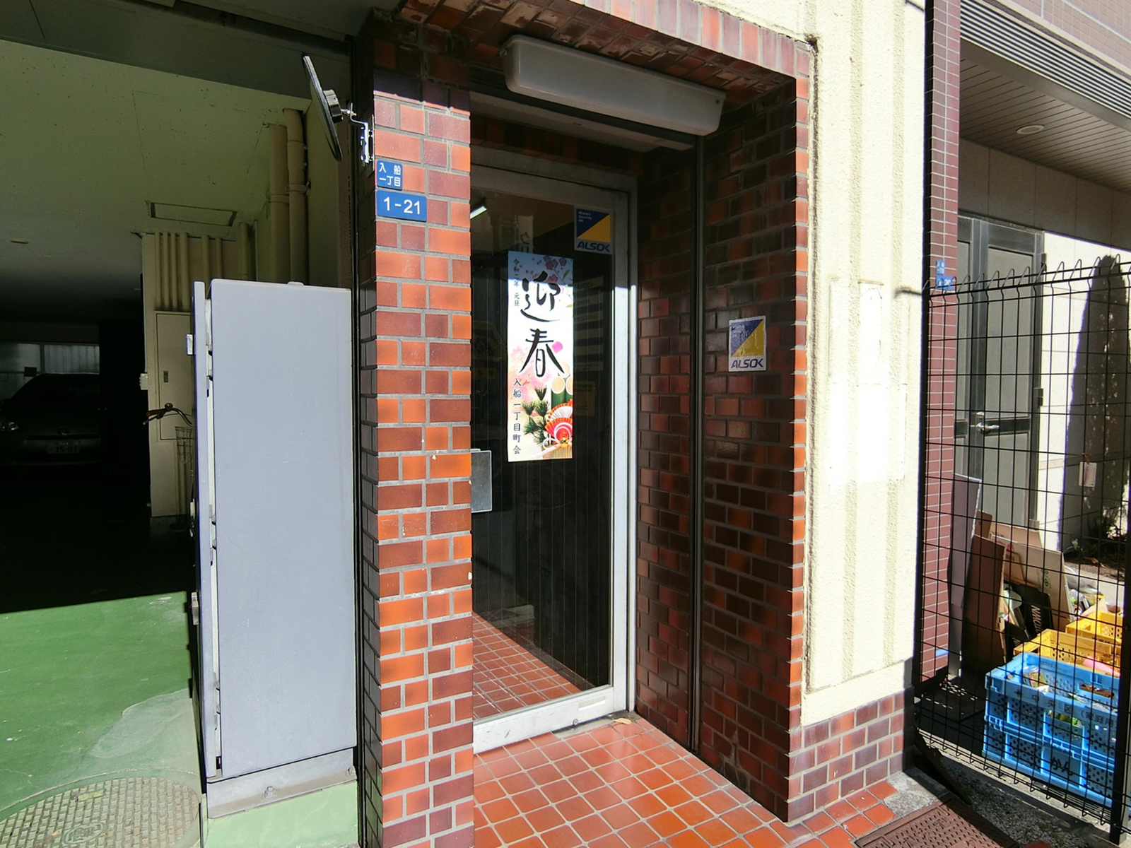 オフィスビル出入口