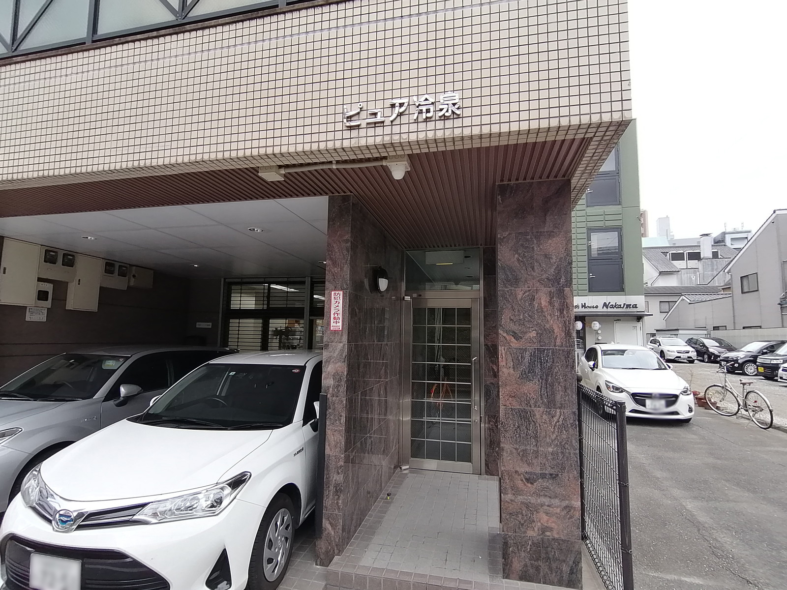 オフィスビル出入口