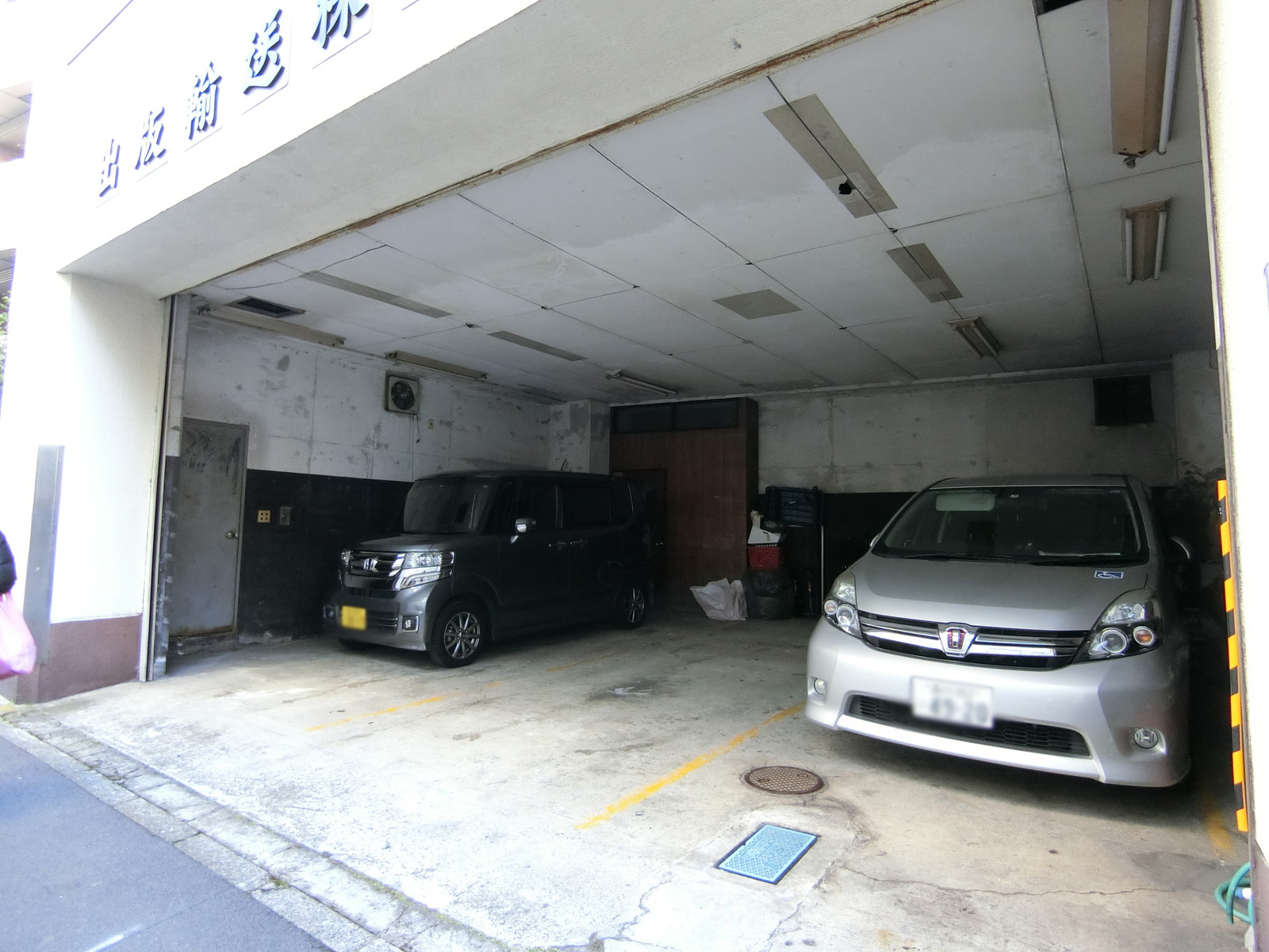 1階の駐車スペース