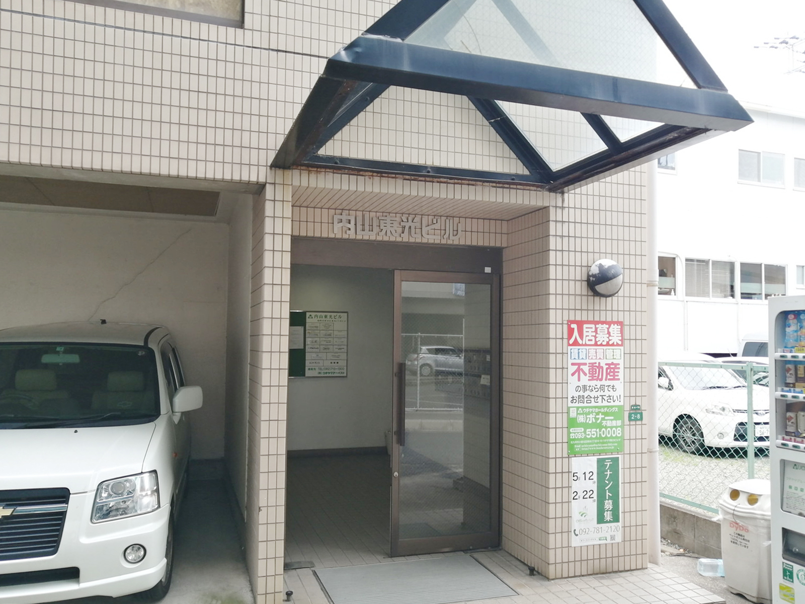 オフィスビル出入口