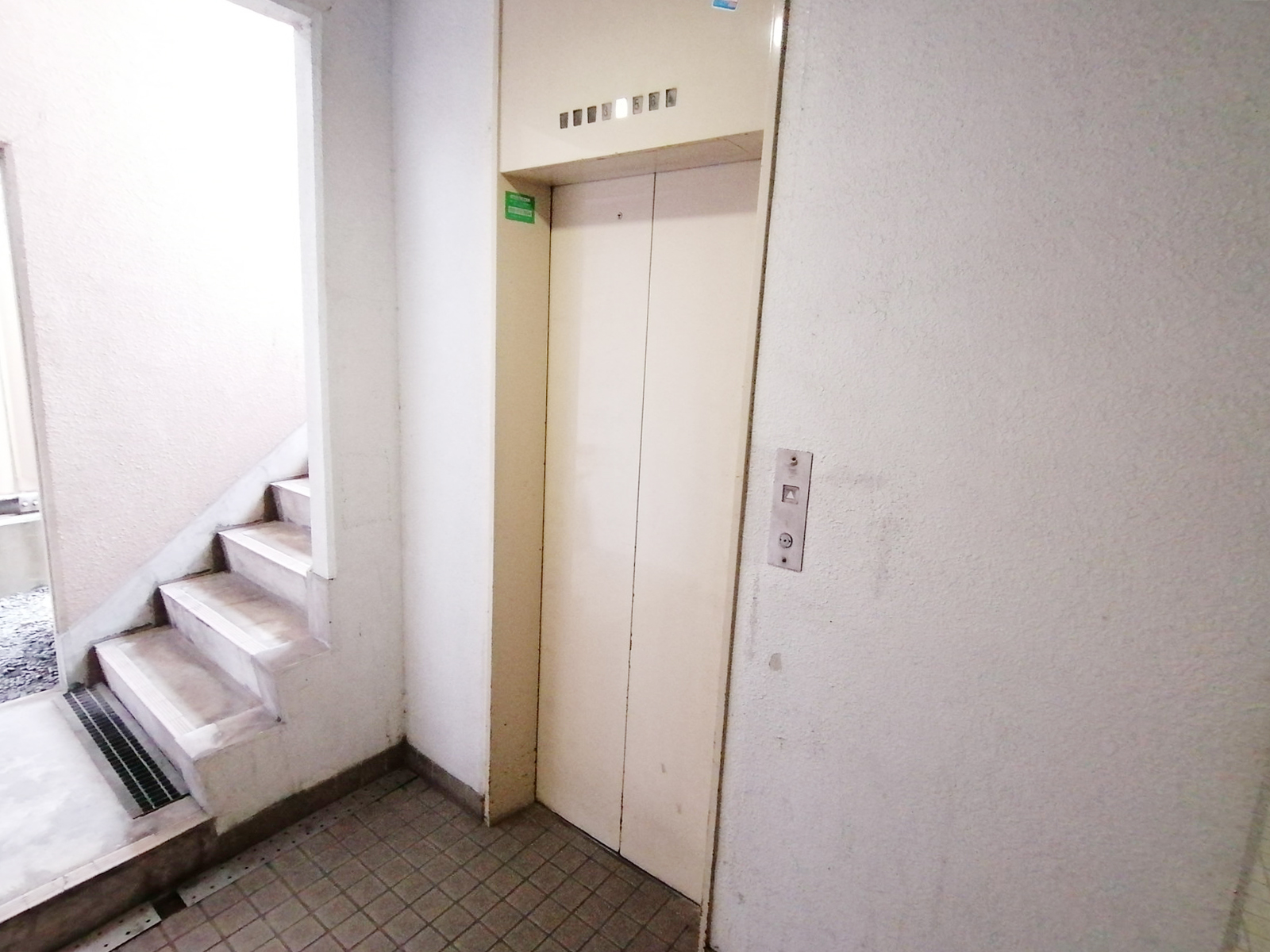 エレベーター(1基)