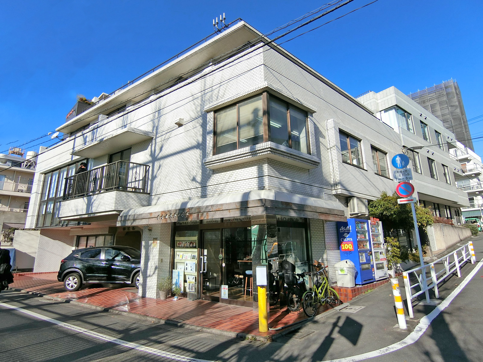 横長の外観