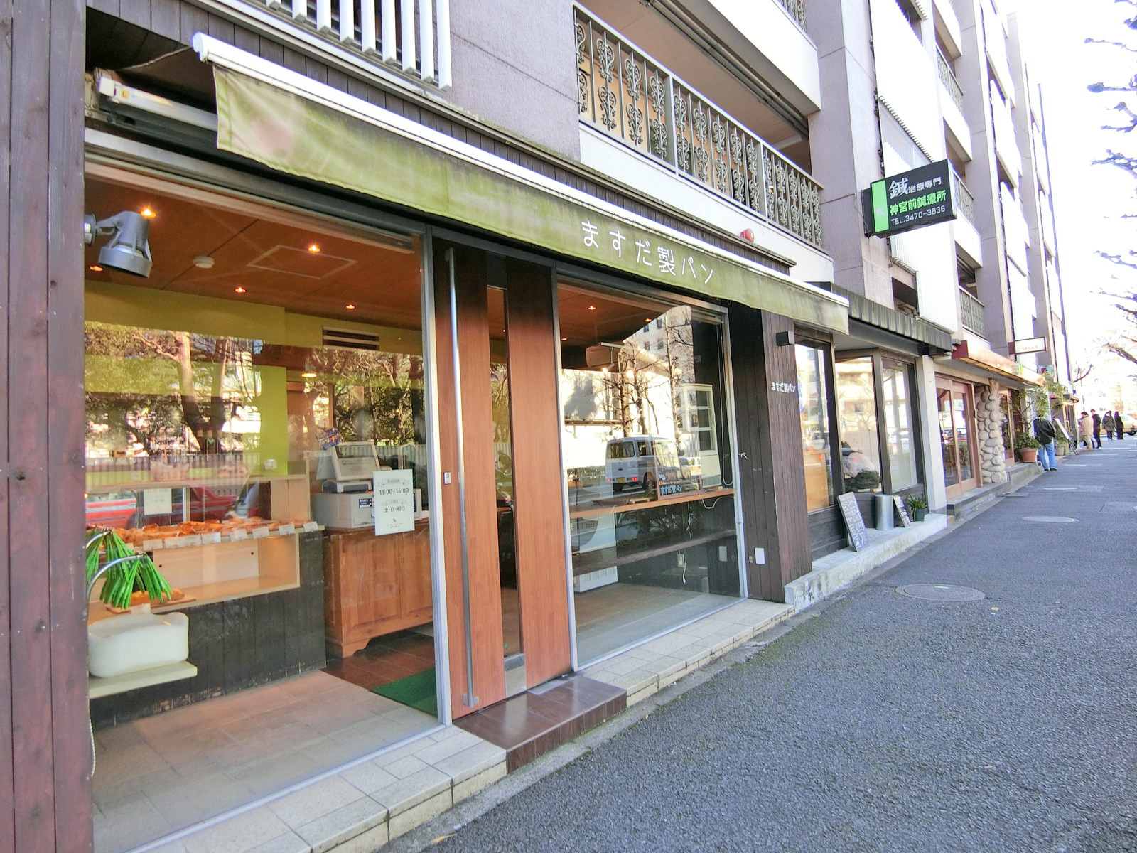 1階飲食店の様子