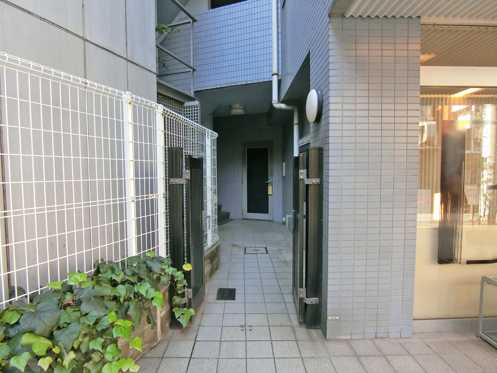 オフィス出入口