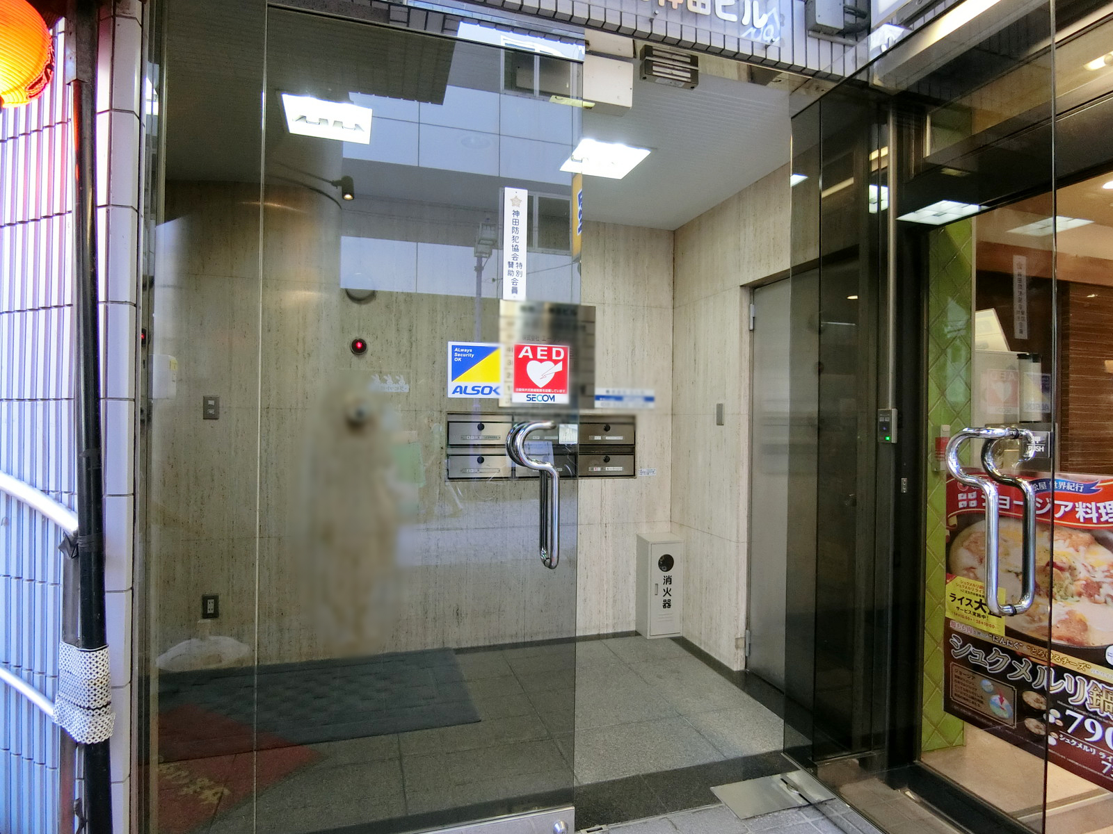 オフィスビル出入口