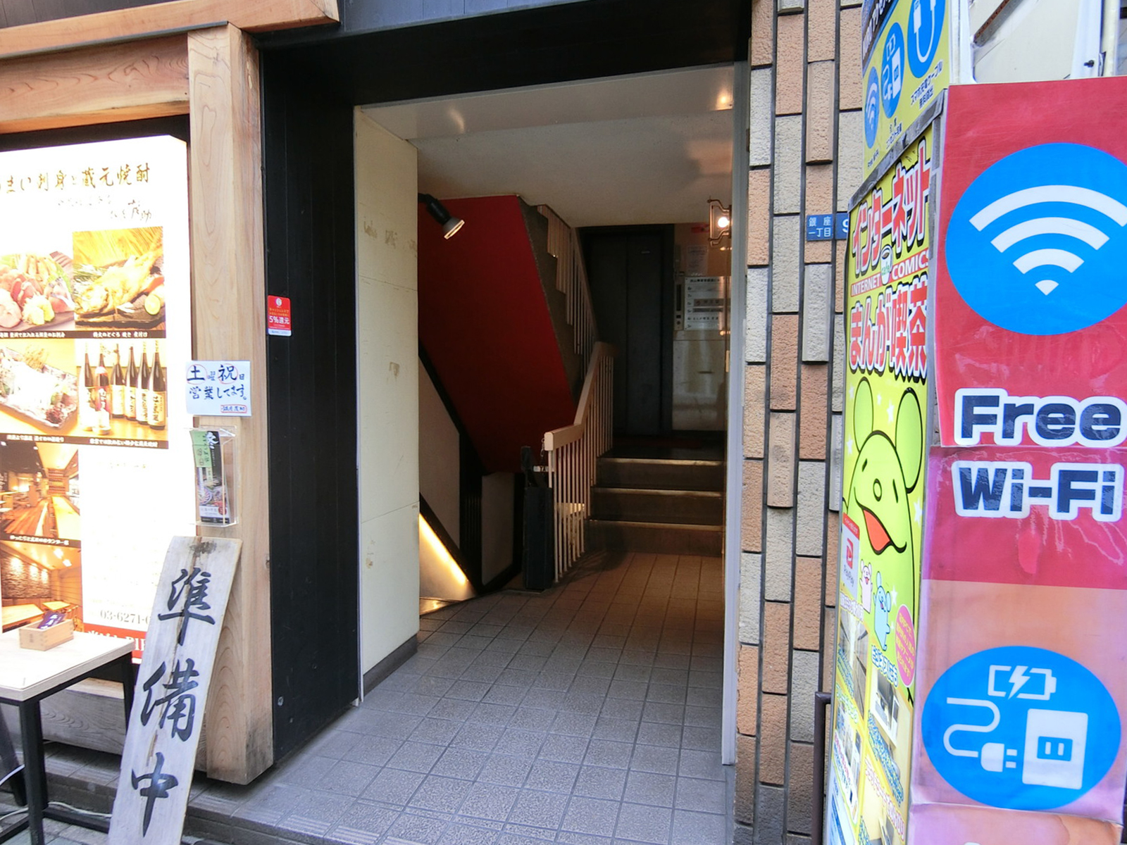 オフィスビル出入口