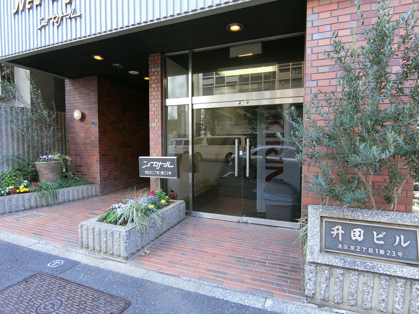 オフィスビル入り口