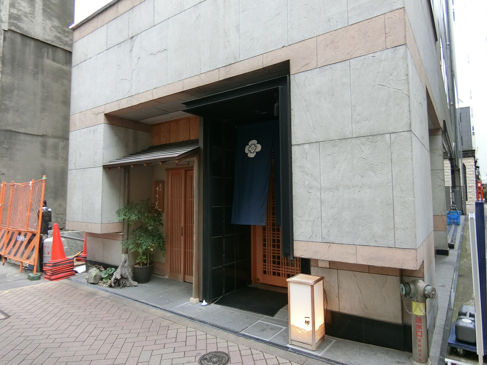 1階飲食店の様子