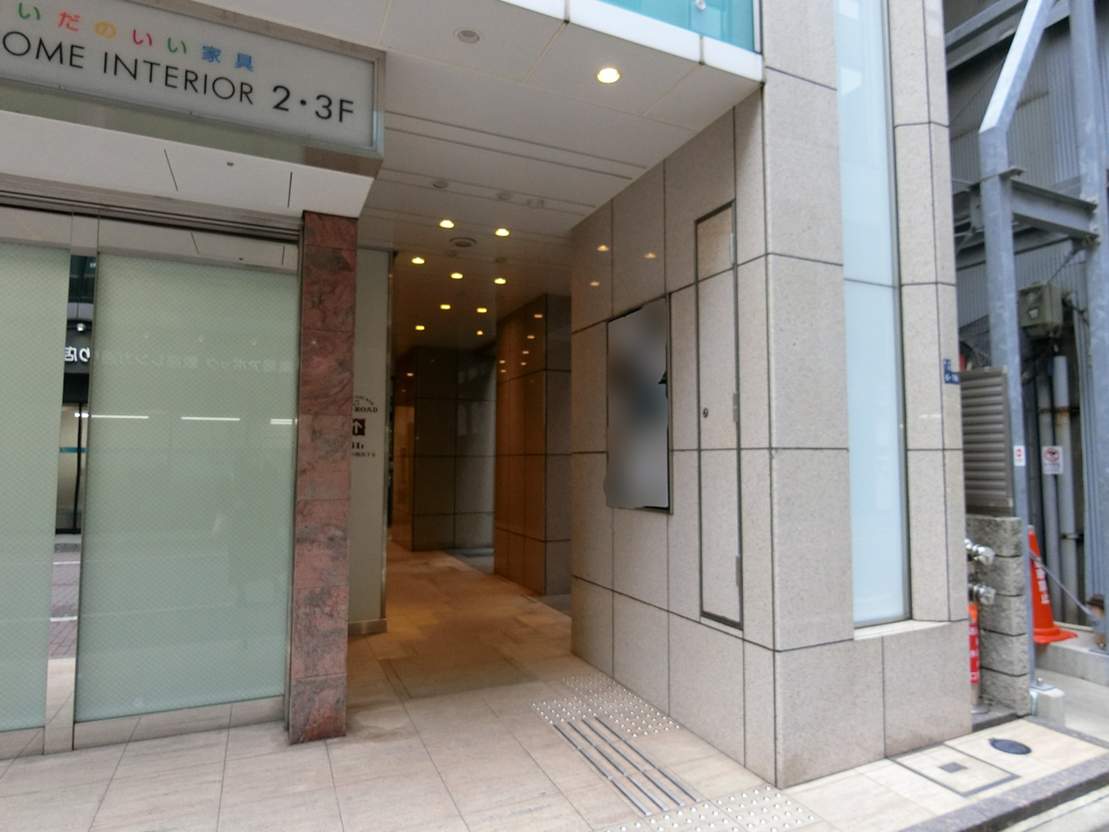 オフィスビル出入口