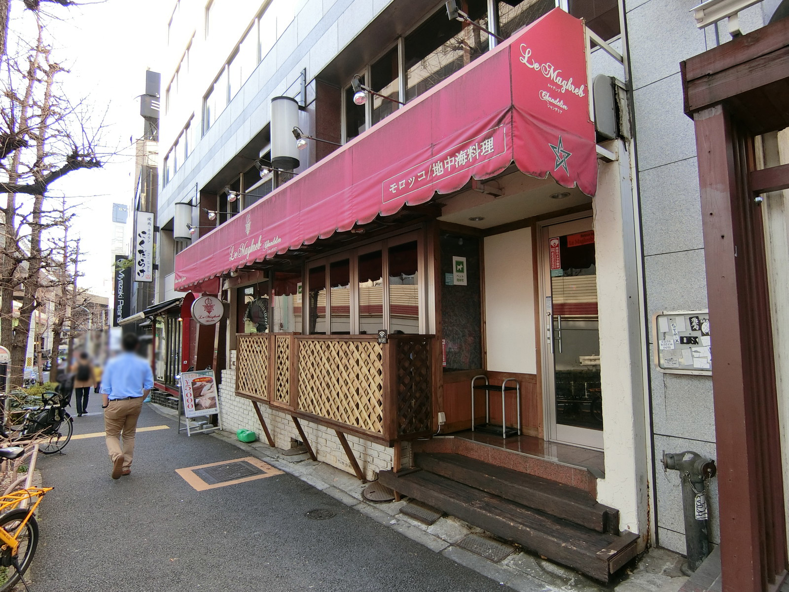 1階飲食店の様子