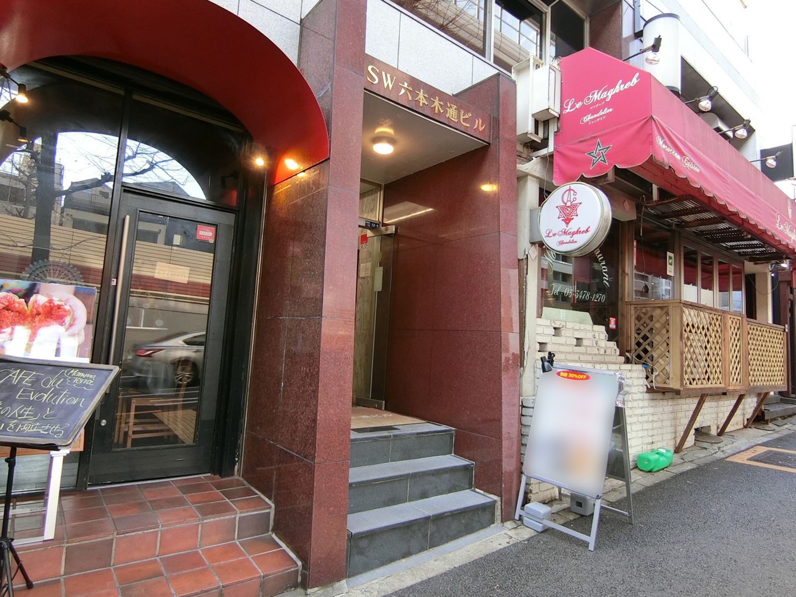 オフィスビル出入口