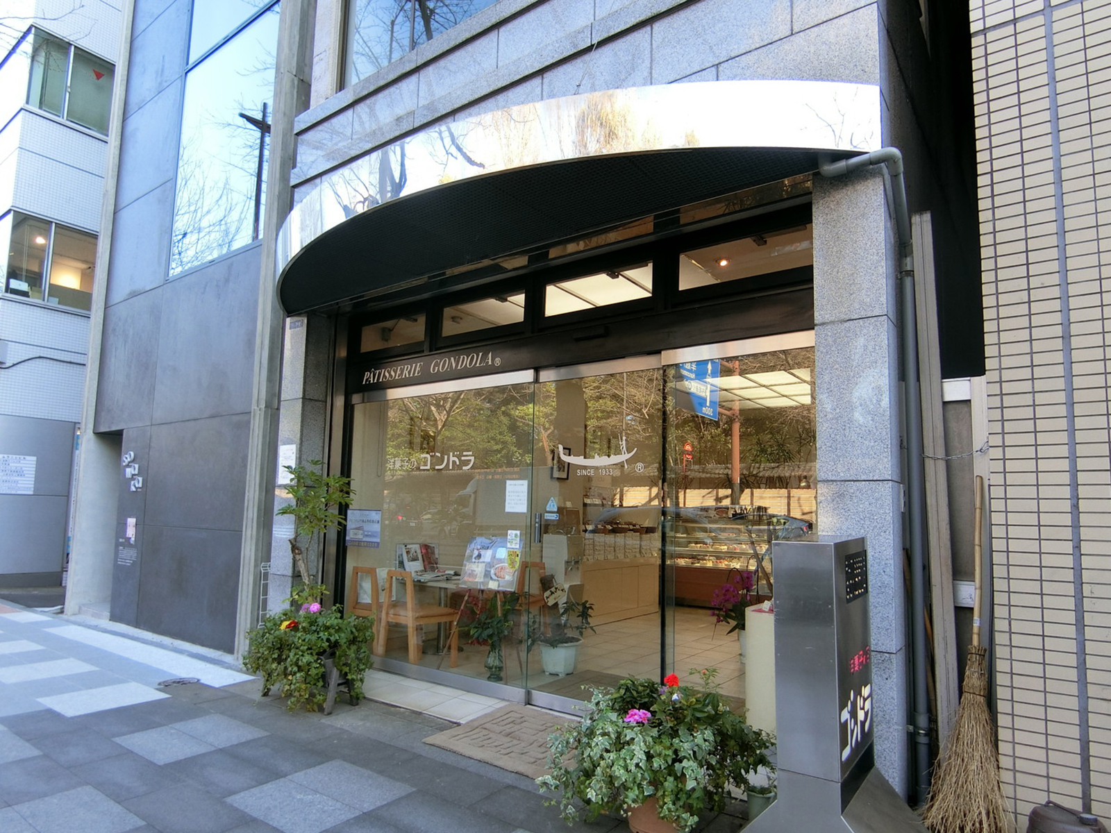 1階の洋菓子店