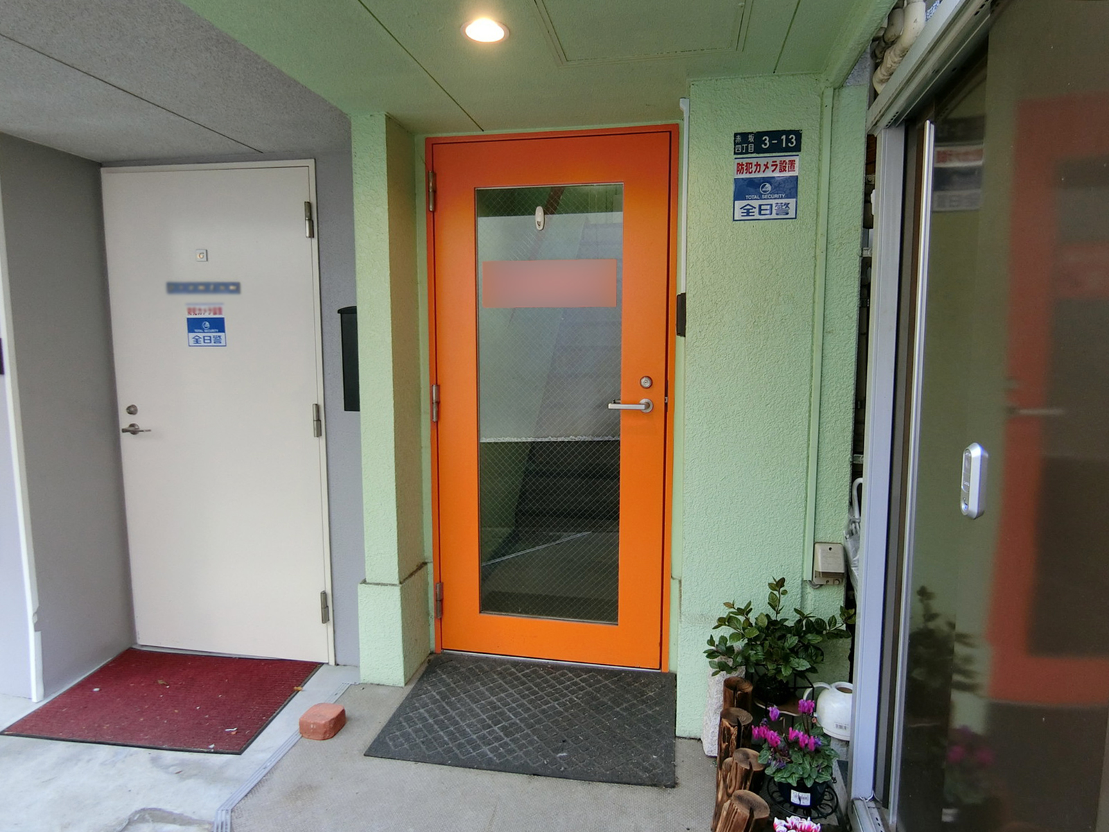 オフィスビル出入口