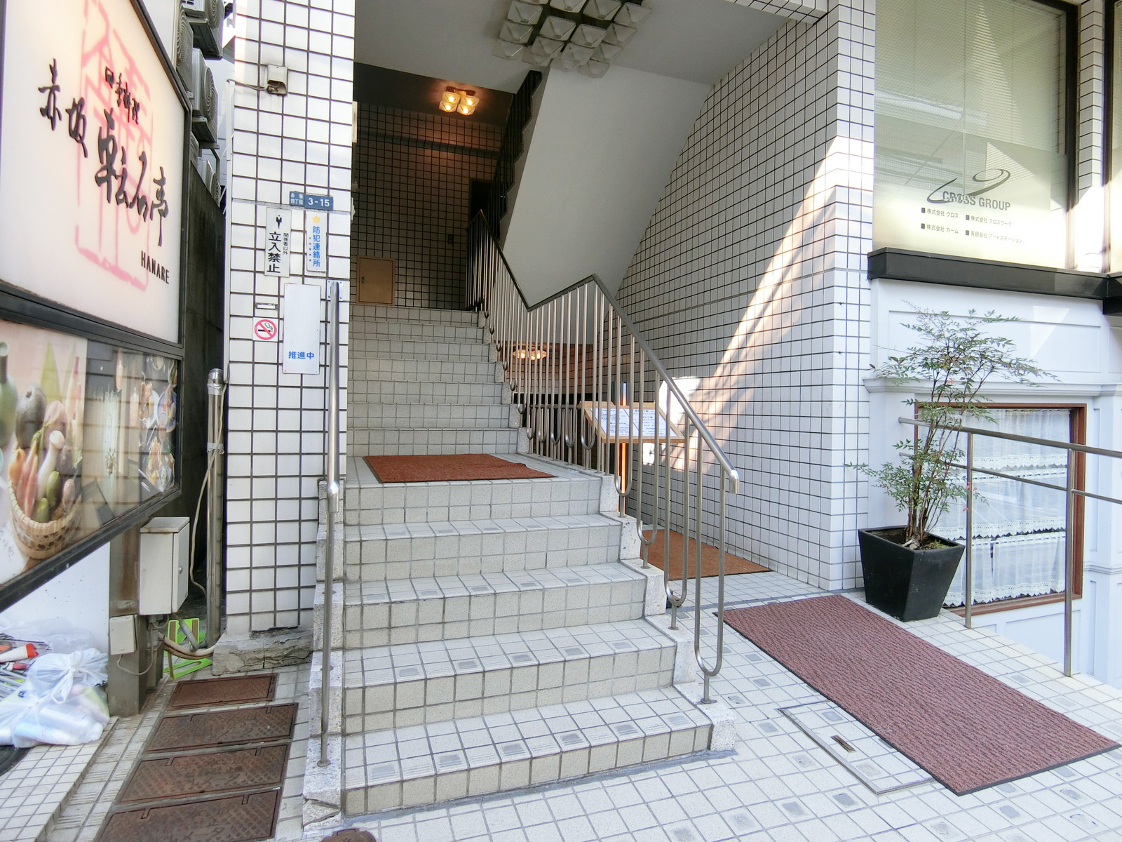 オフィスビル出入口