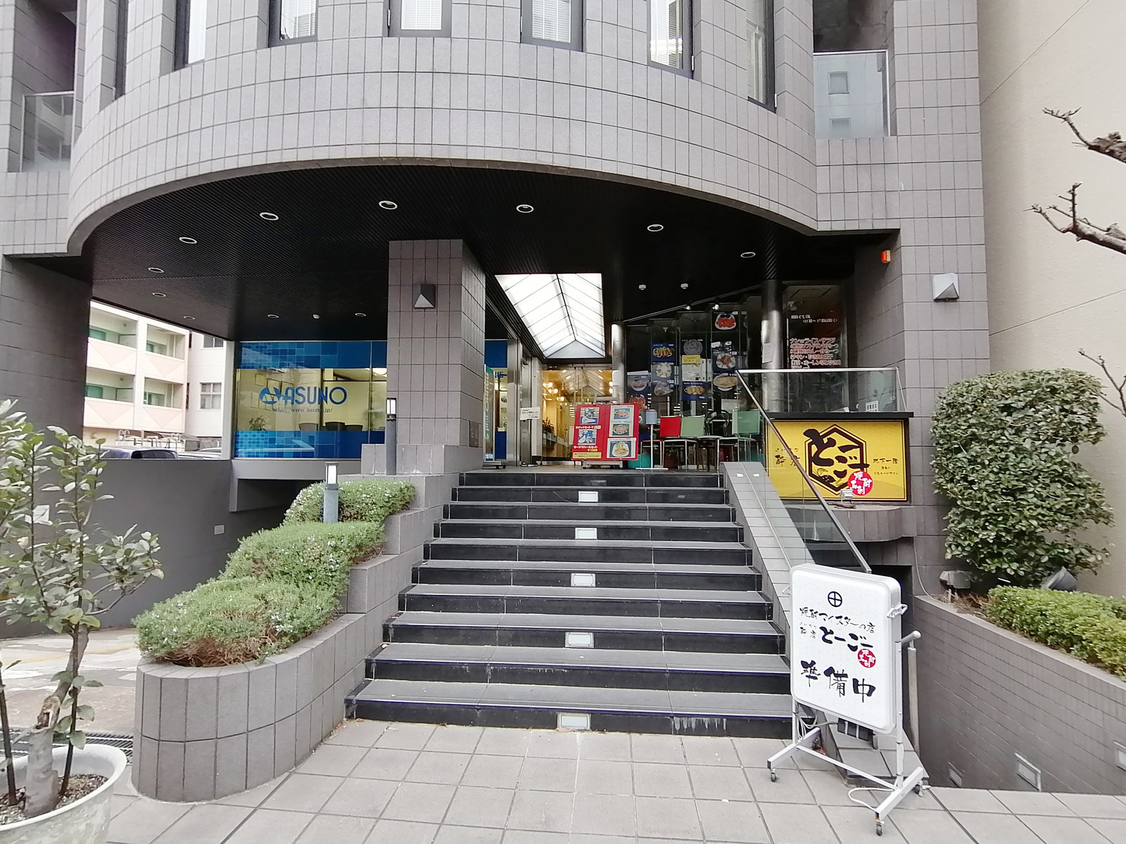 オフィスビル出入口