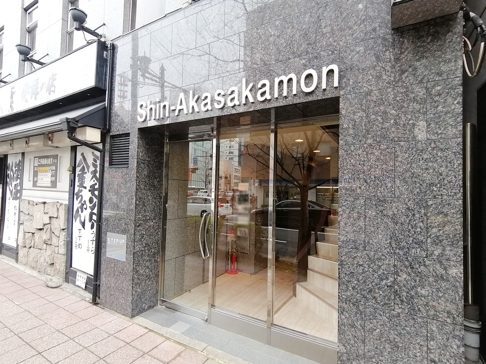 オフィスビル出入り口