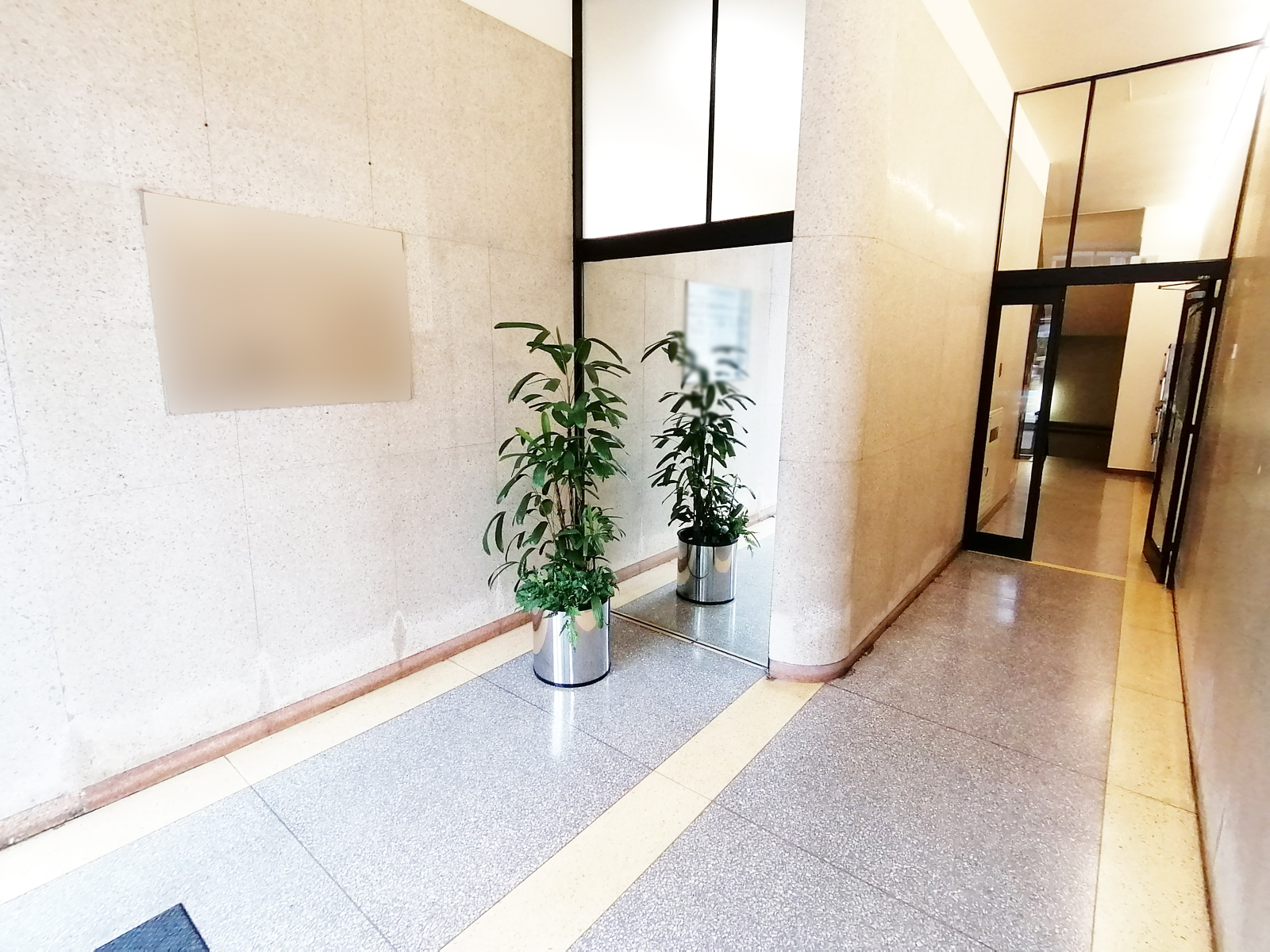 エントランスホール