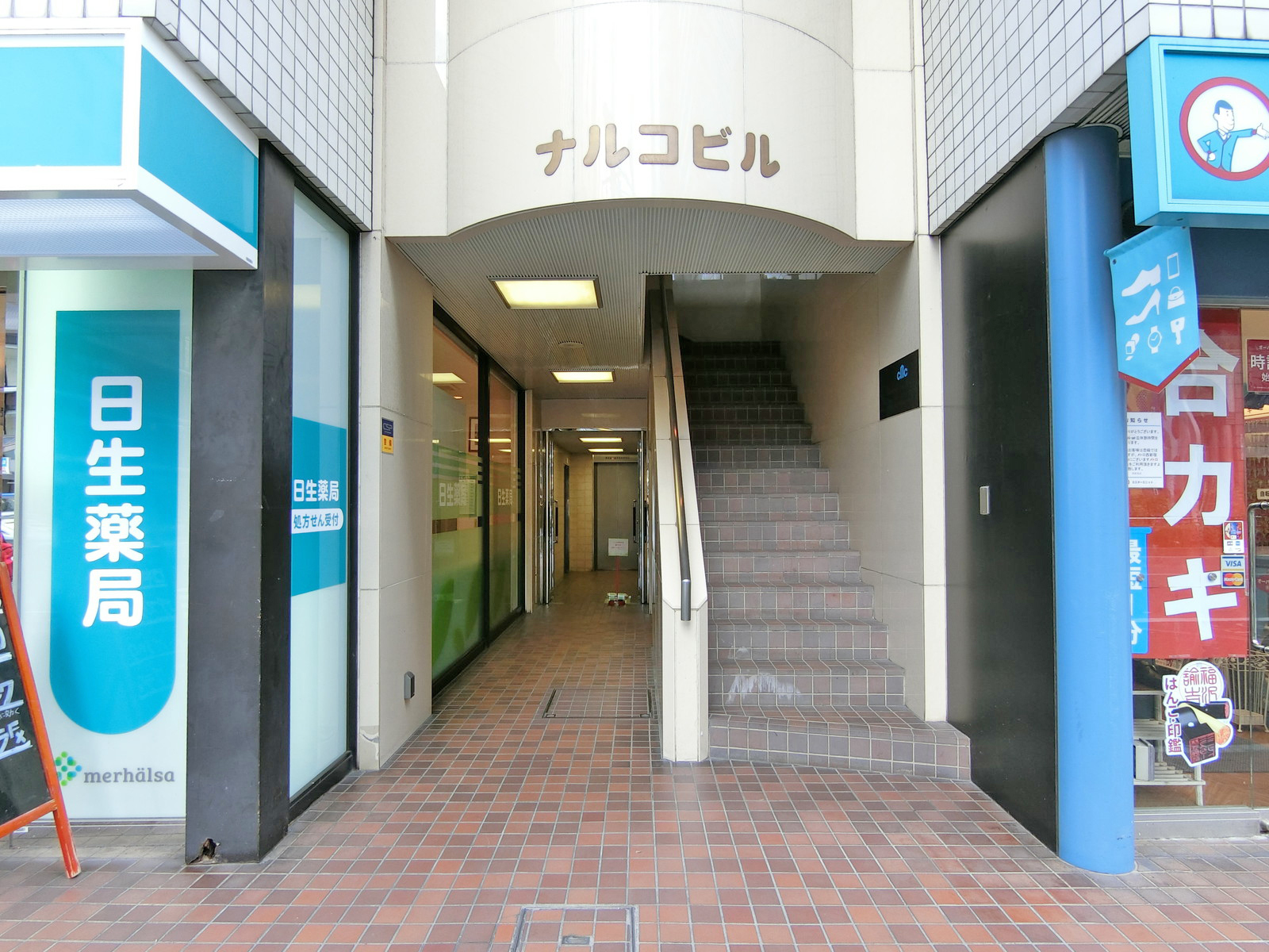 オフィスビル出入口