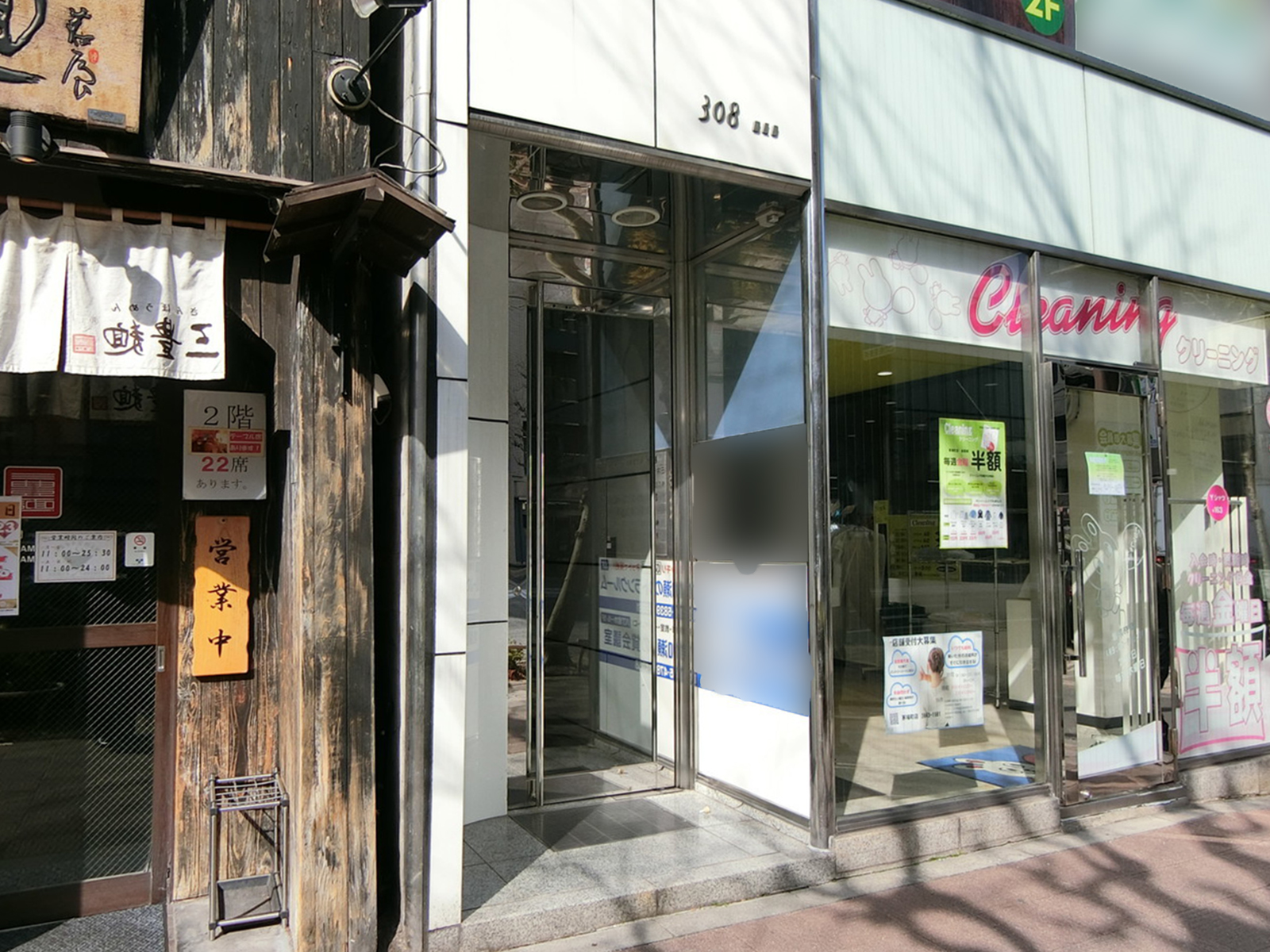 オフィスビル出入口