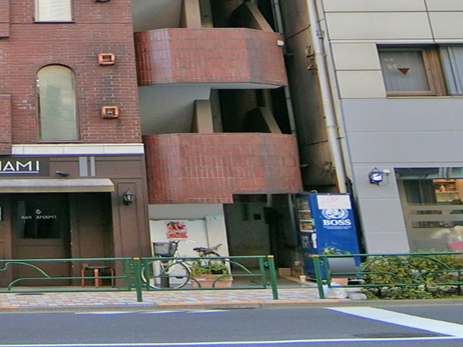 オフィスビル出入口