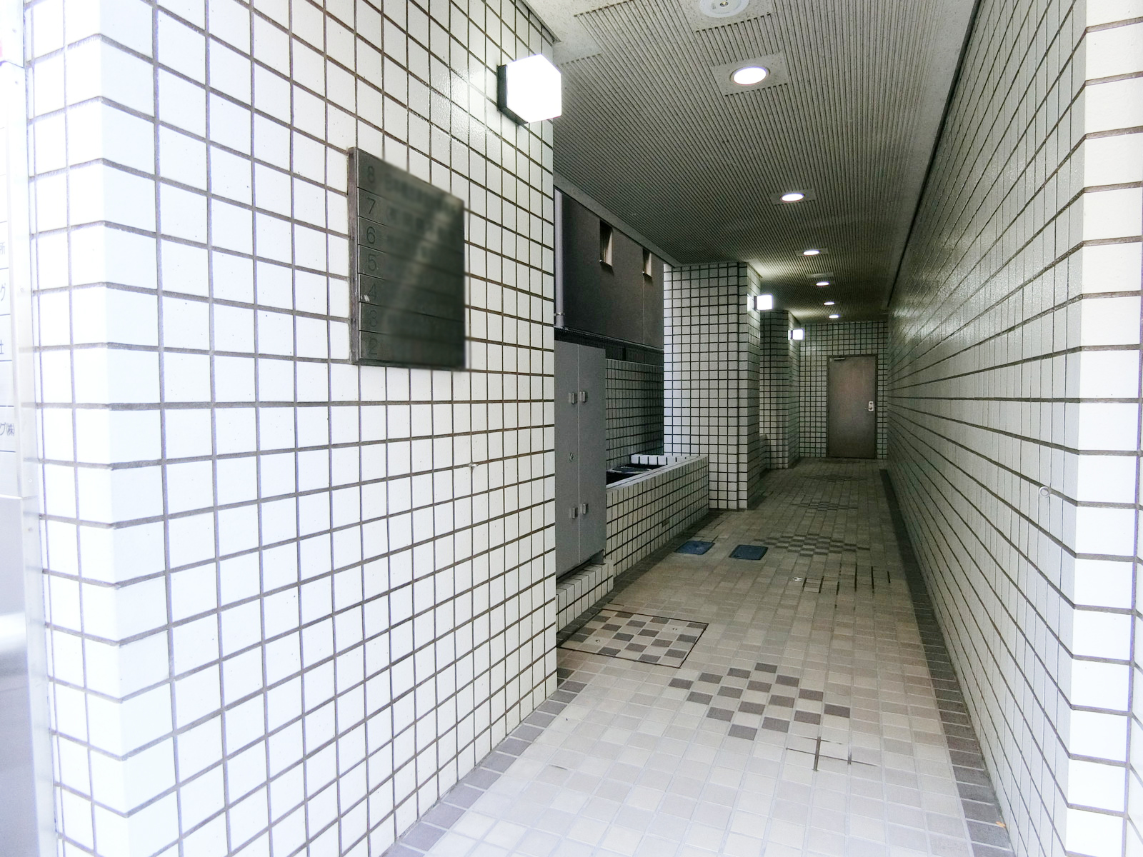 オフィスビル出入口