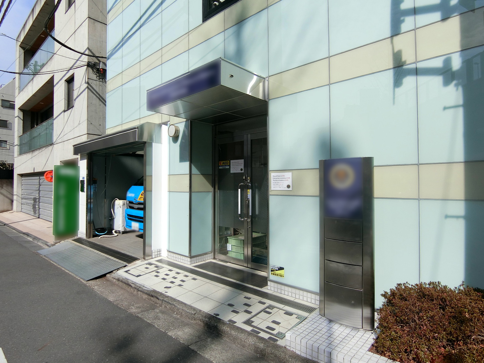 オフィスビル出入口
