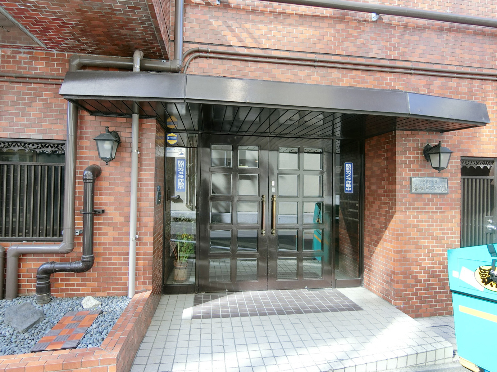 オフィスビル出入口