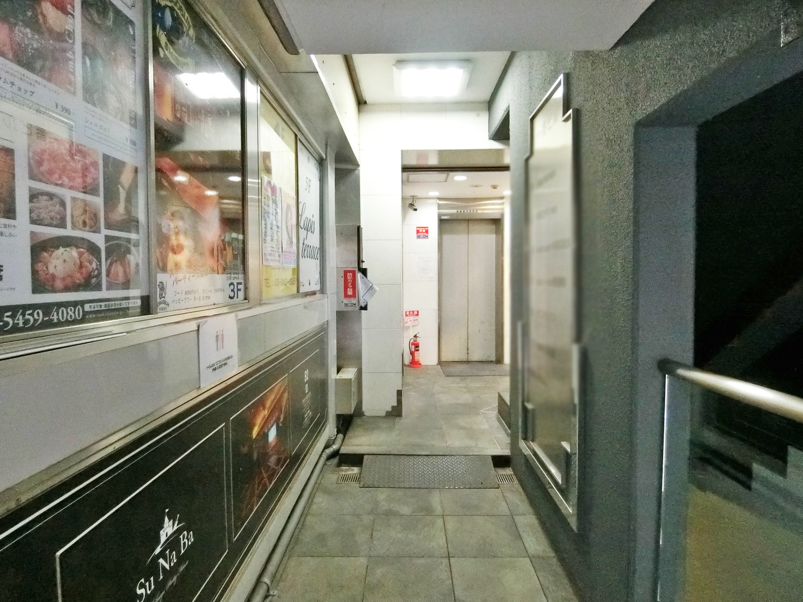エントランスホール
