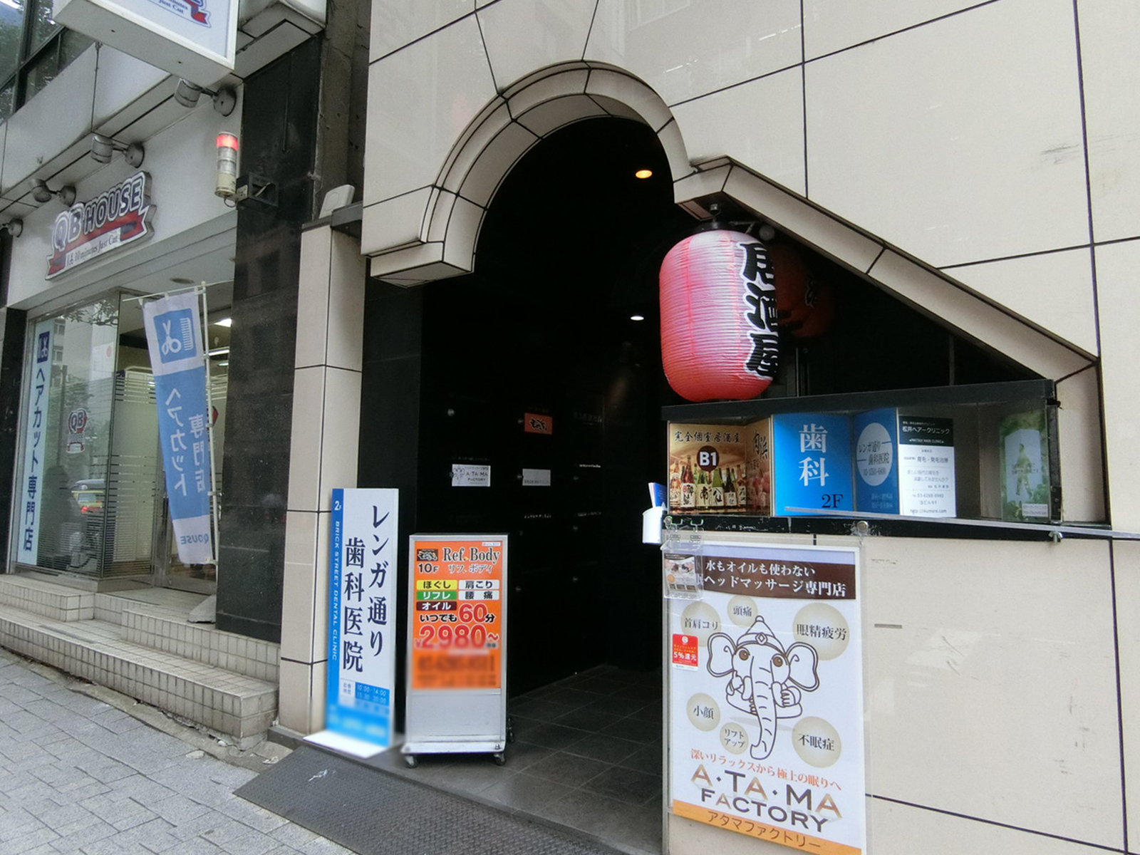 オフィスビル出入口