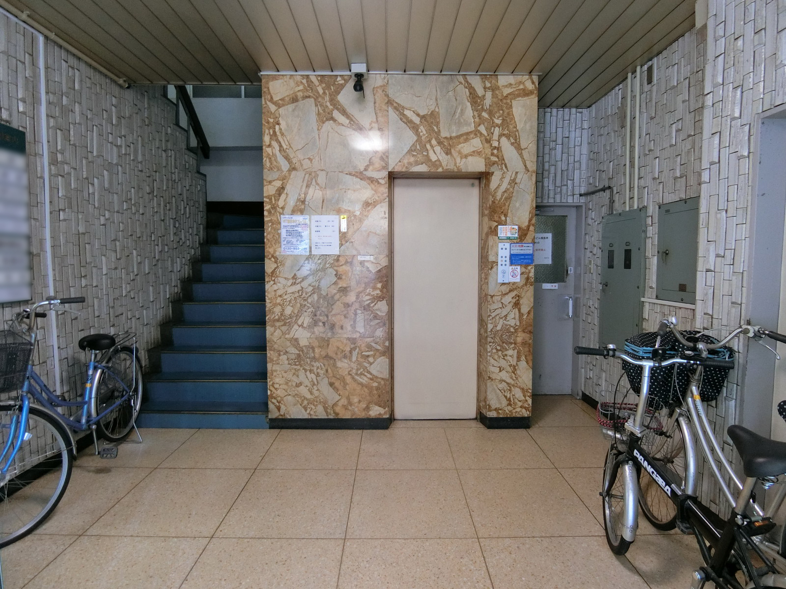 エントランスホール