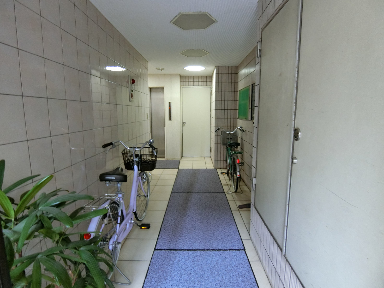 エントランスホール