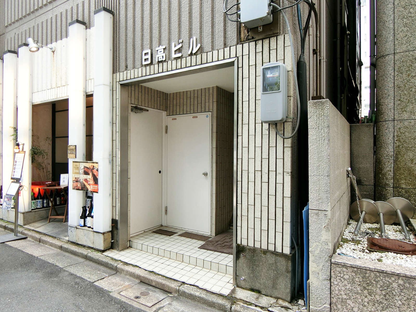 オフィスビル出入口