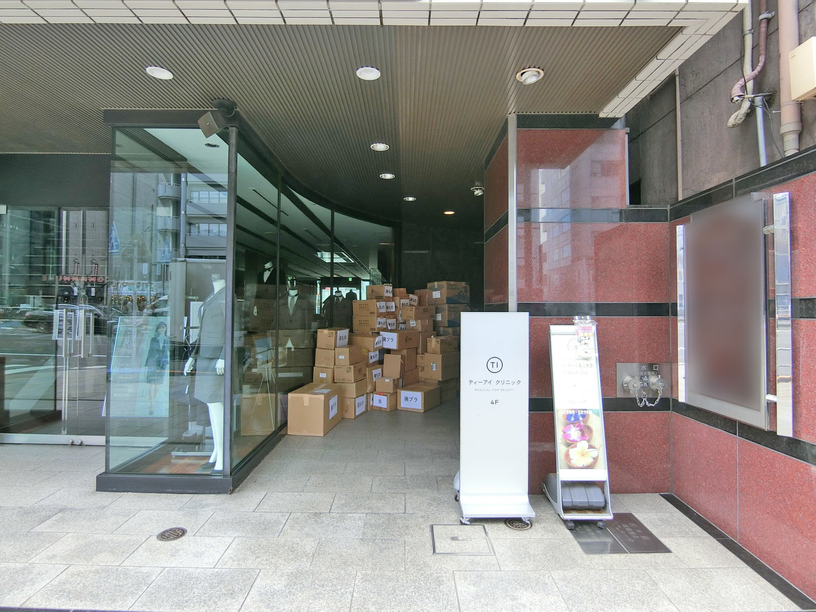 オフィスビル出入口