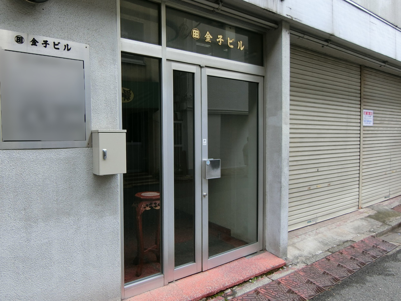 オフィスビル出入口