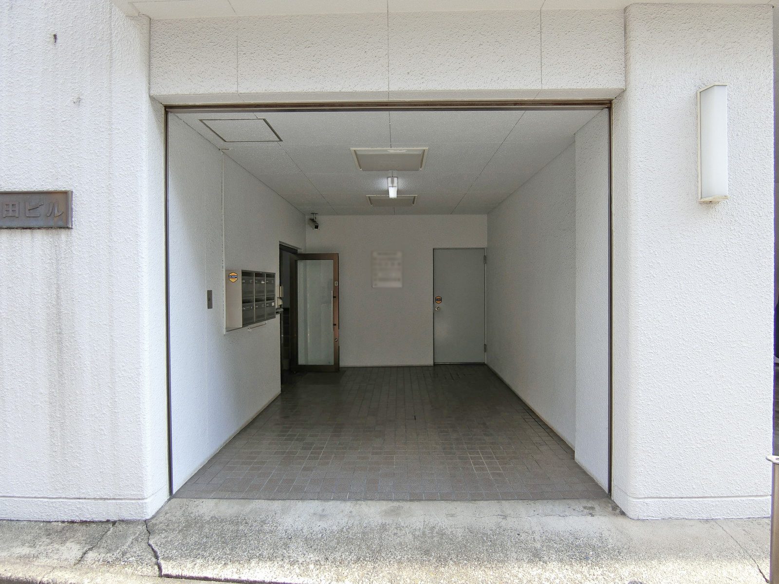 オフィスビル出入口