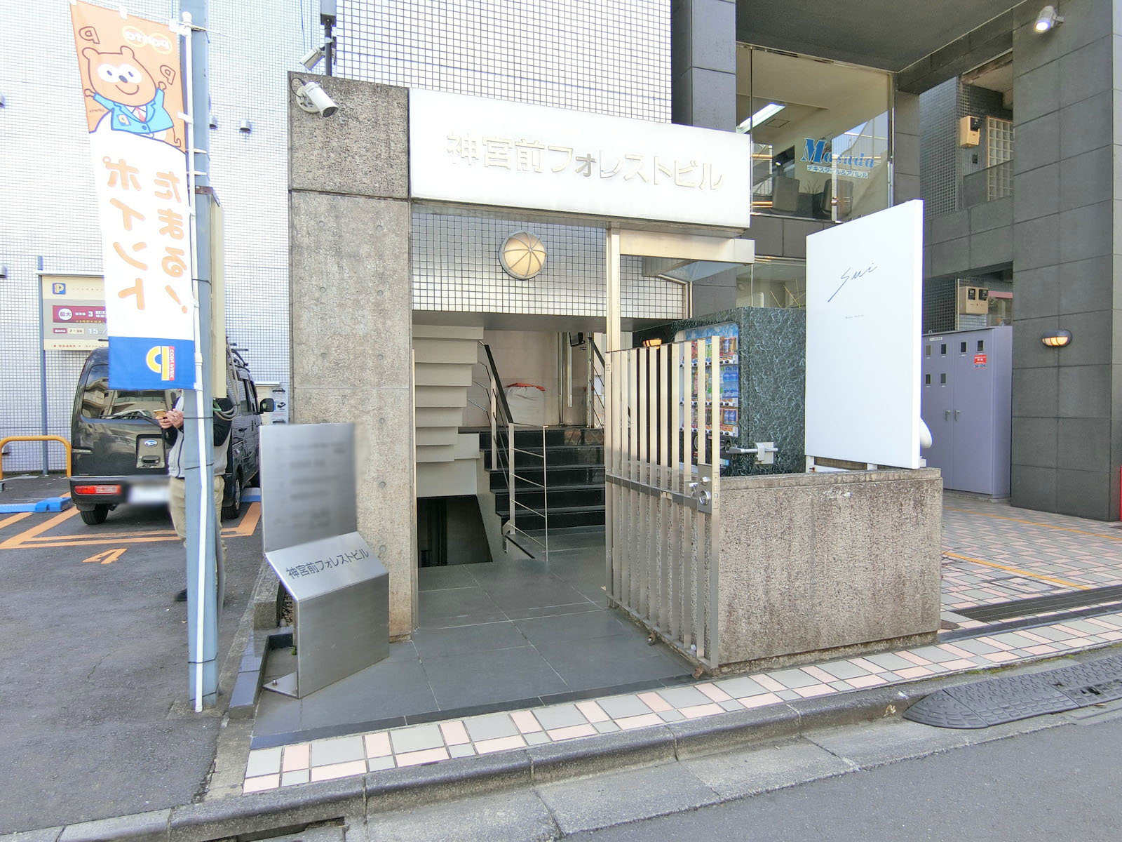 オフィスビル出入口