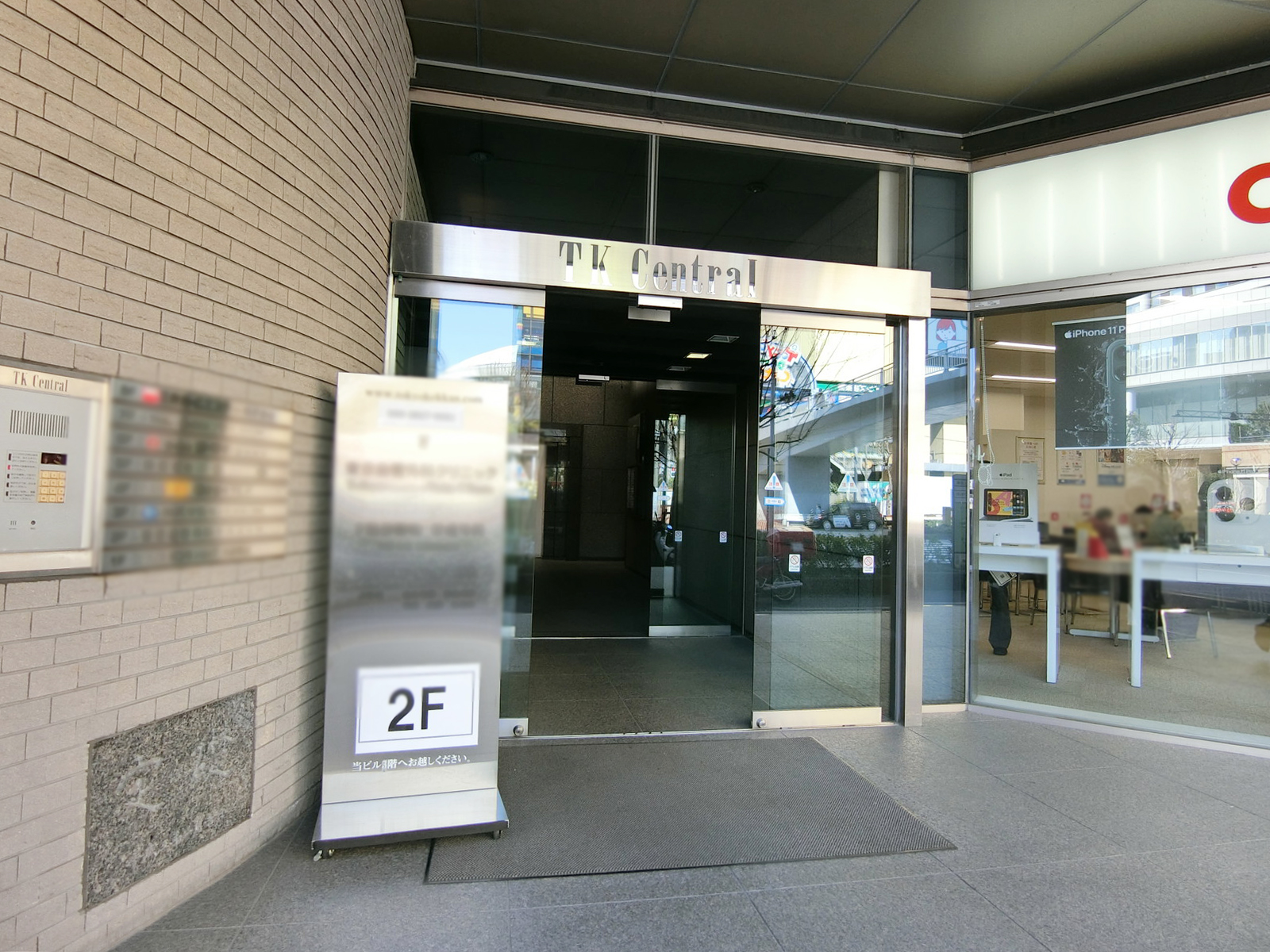 オフィスビル出入口