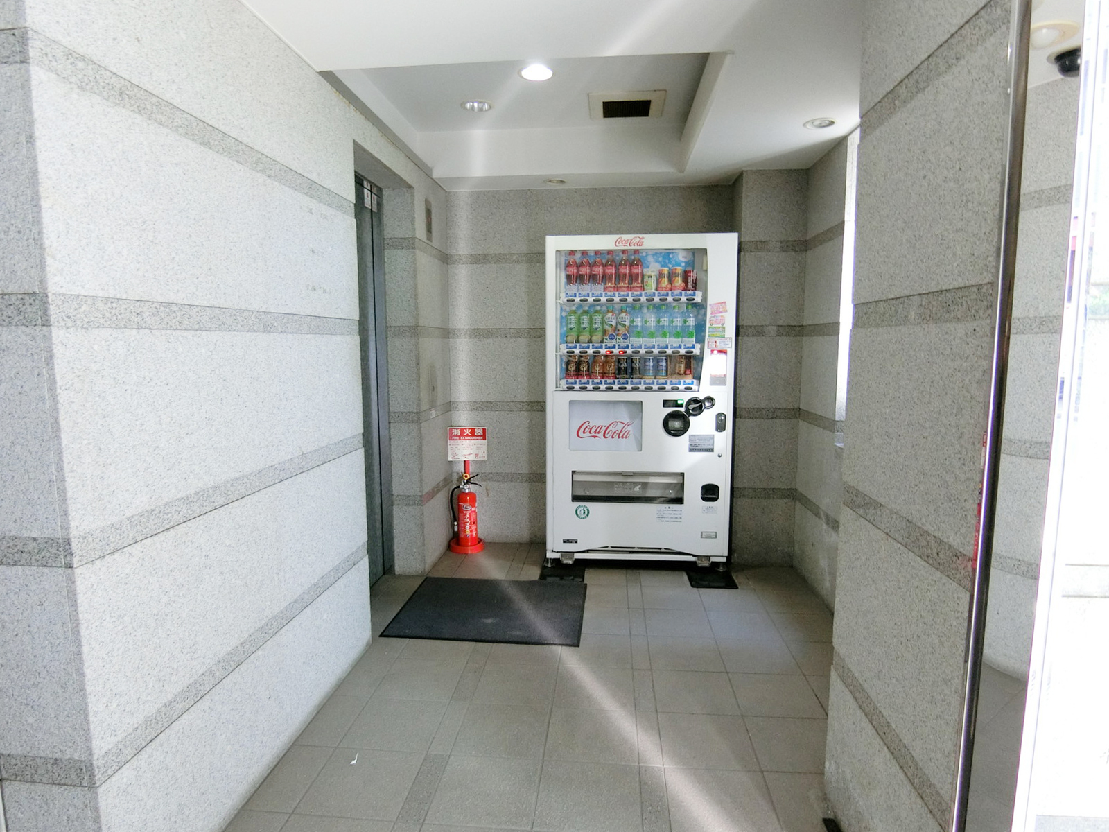 エントランス内部