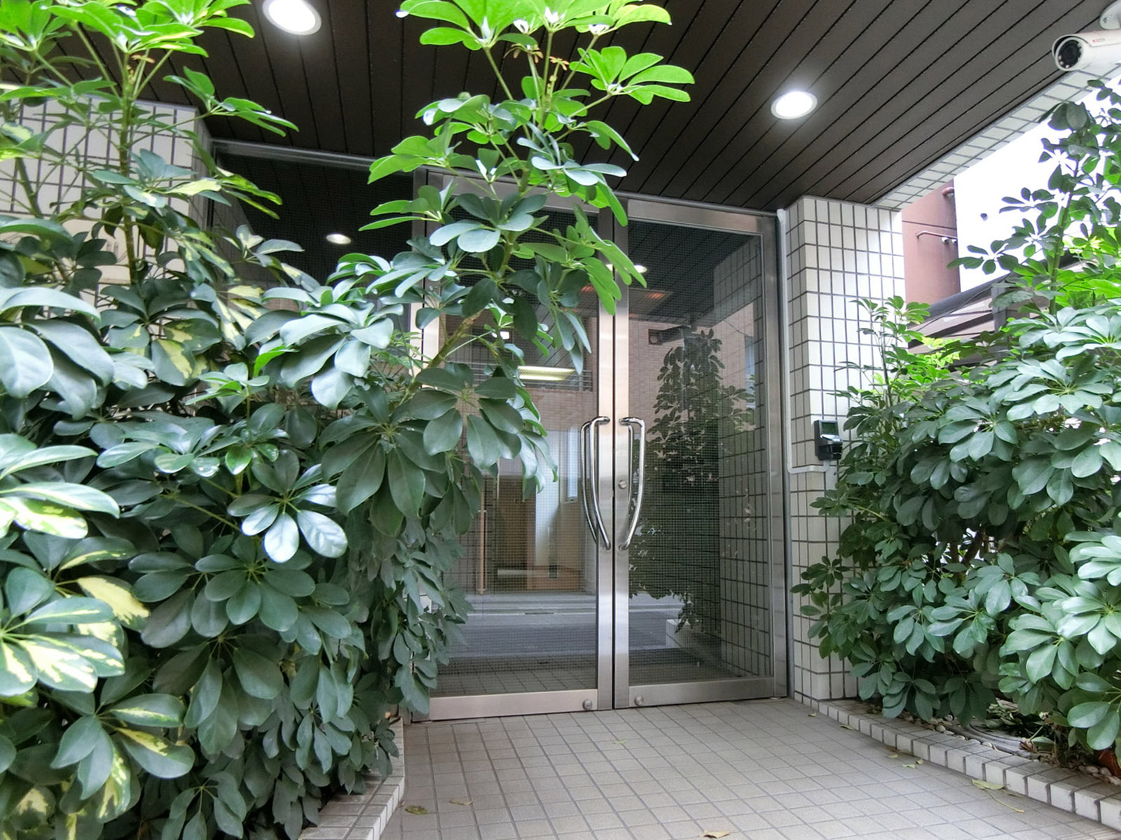 オフィスビル出入口