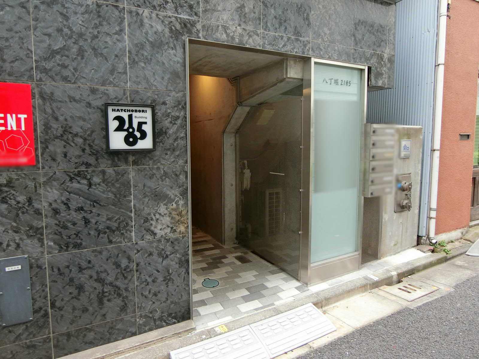 オフィスビル出入口