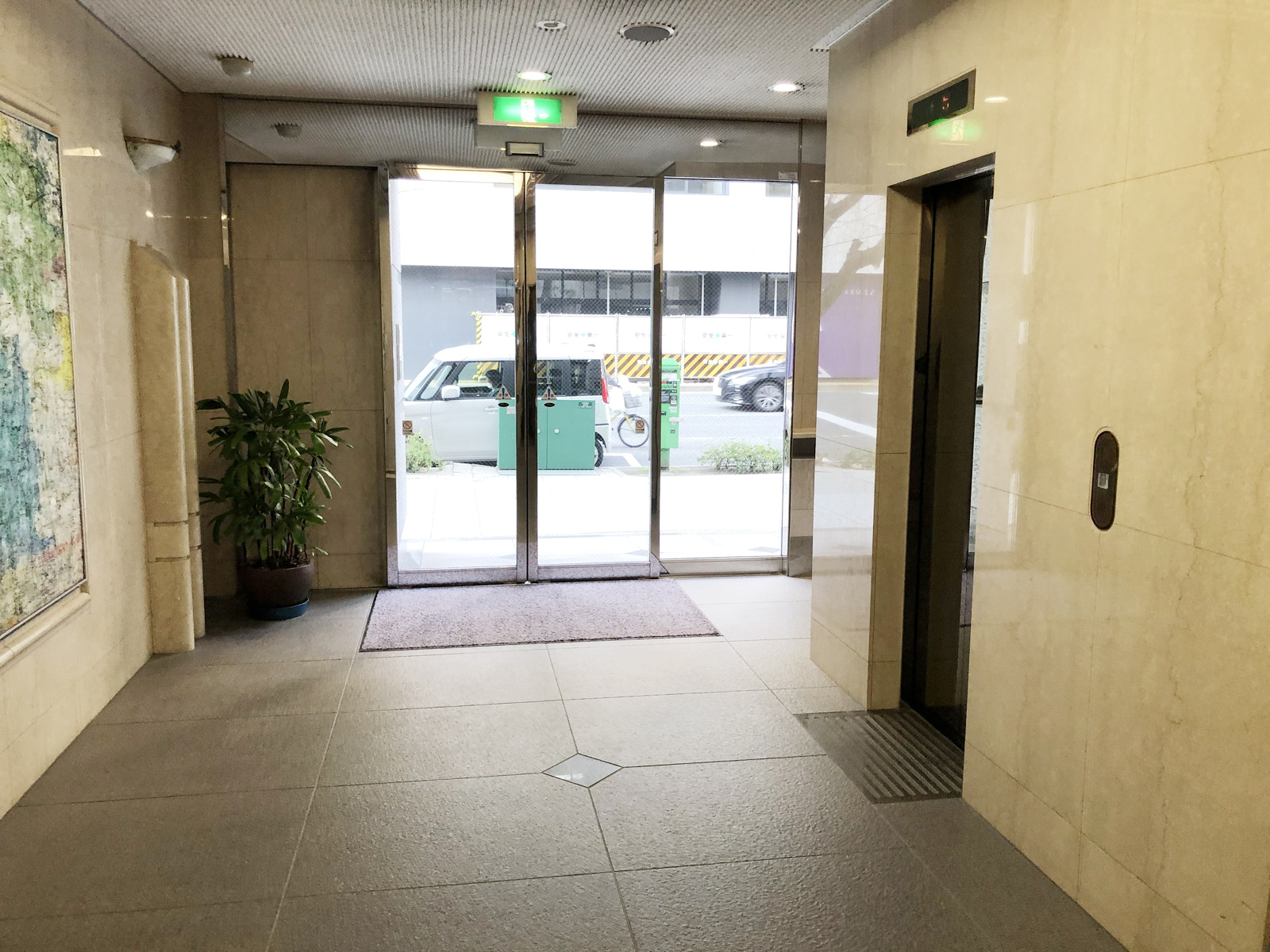 エントランス内部