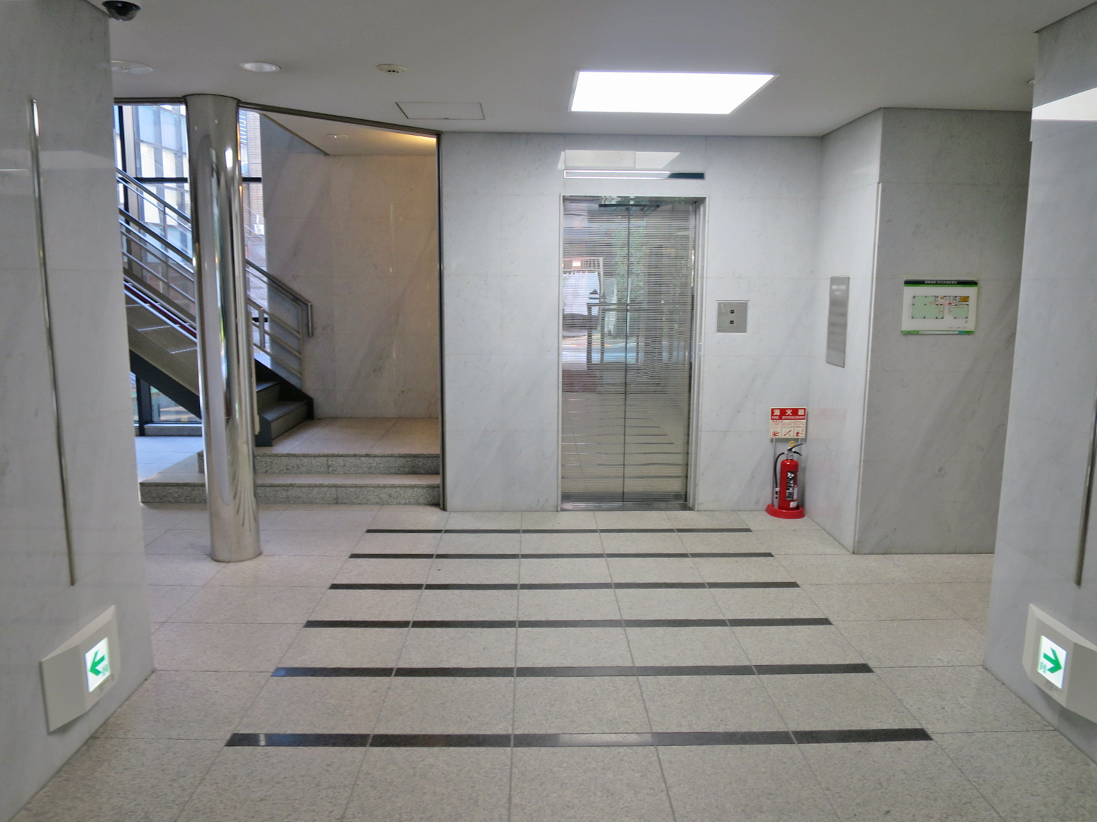 エントランスホール