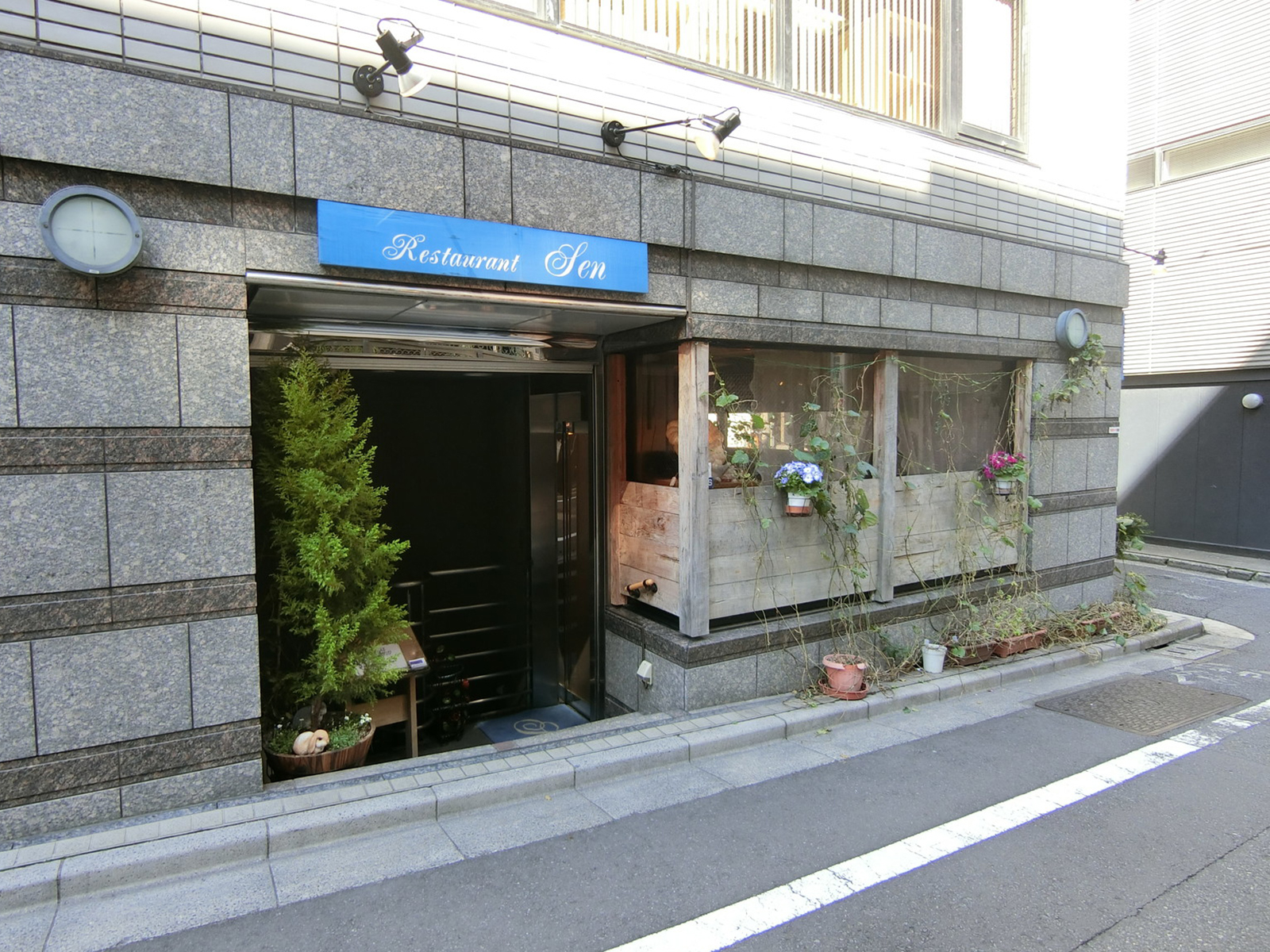 1階テナントの様子