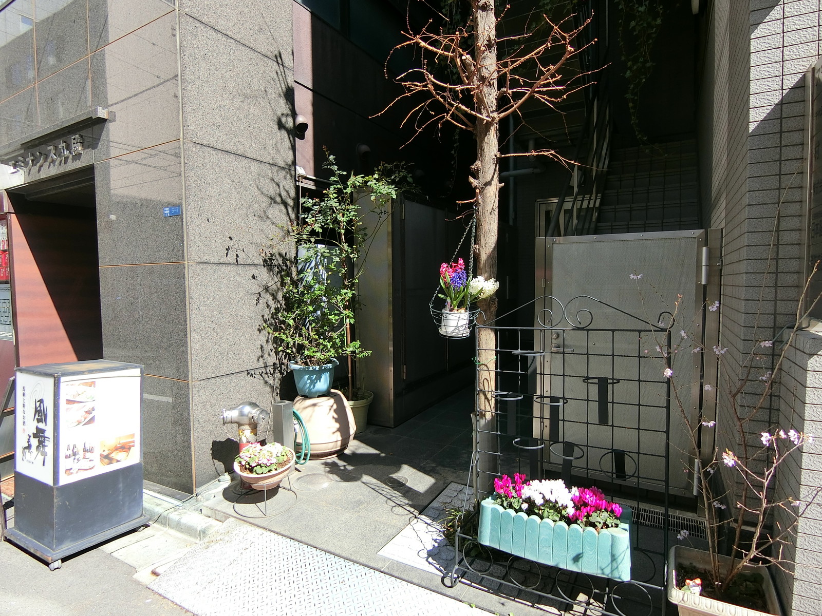 オフィスビル出入口
