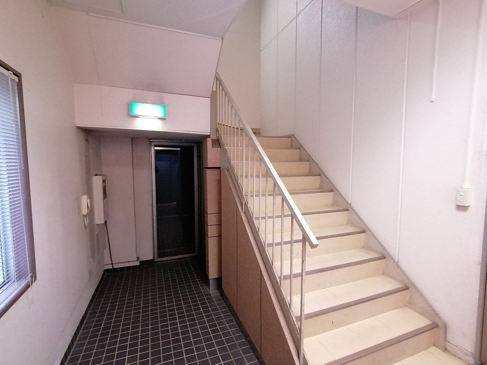 エントランスホール