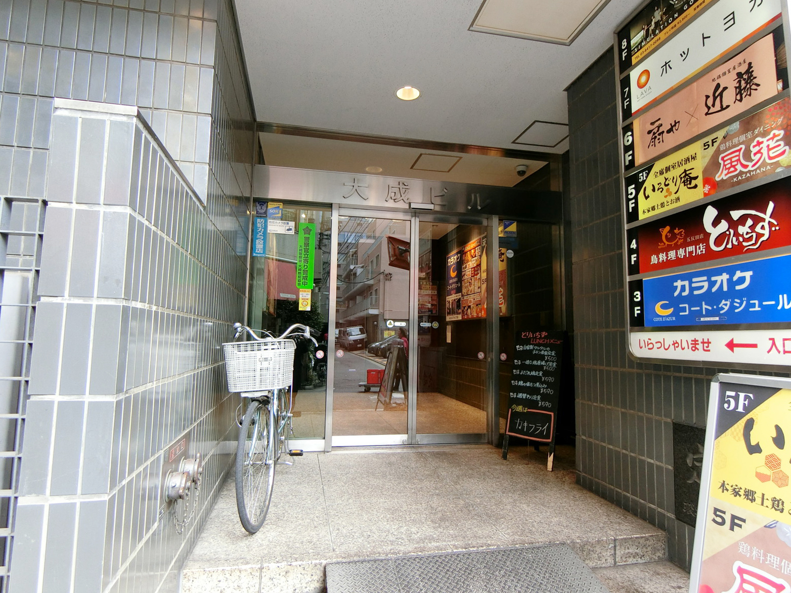 オフィスビル出入口
