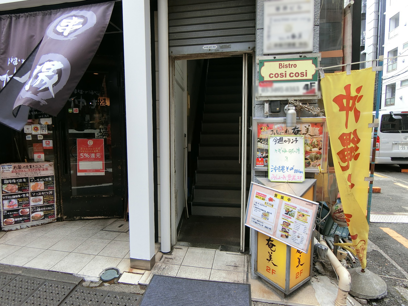 オフィスビル出入口