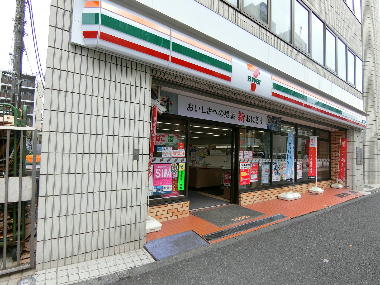 1階のセブンイレブン 新宿東店