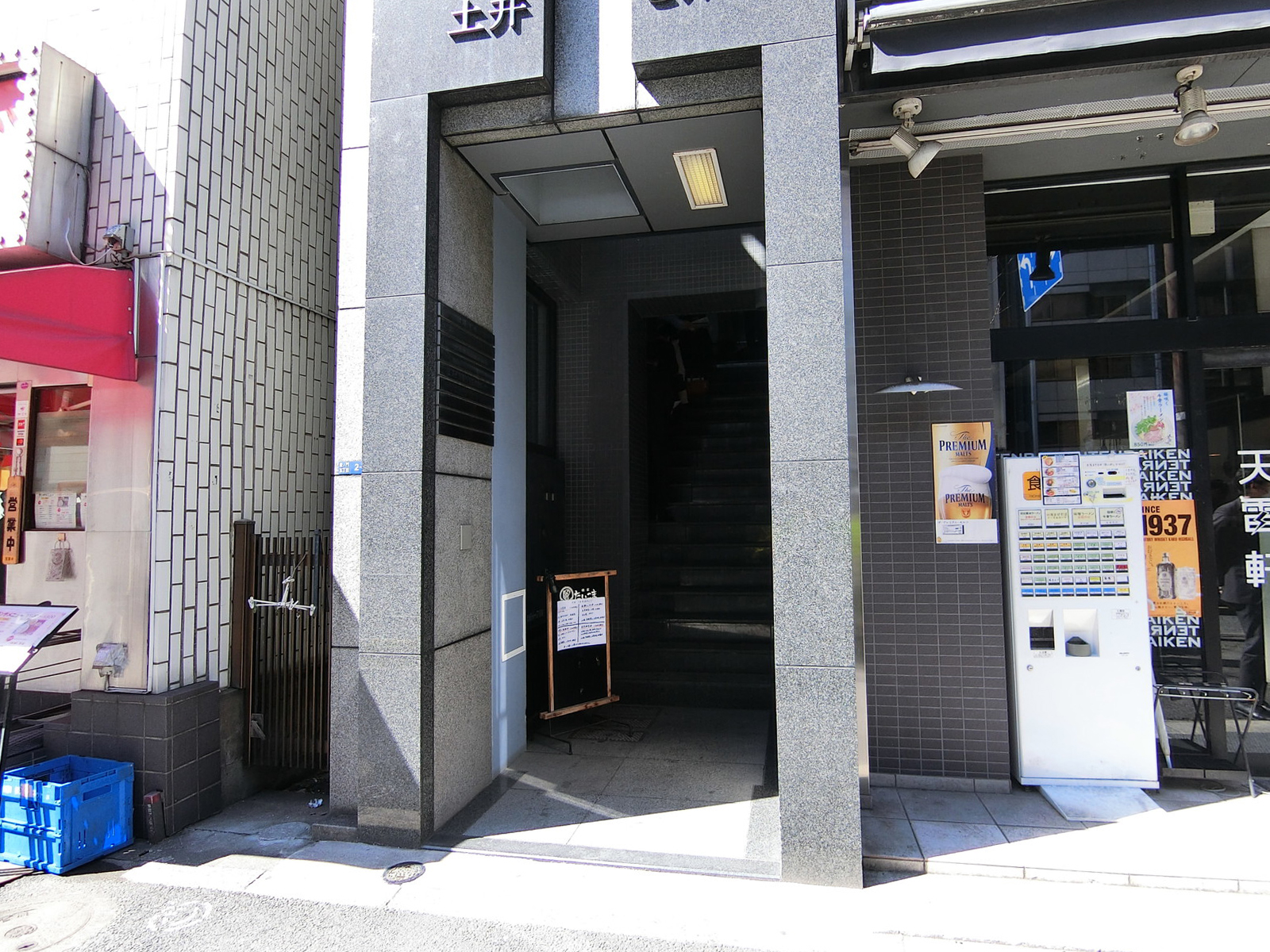 オフィスビル出入口